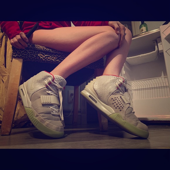 yeezy 2 platinum on feet